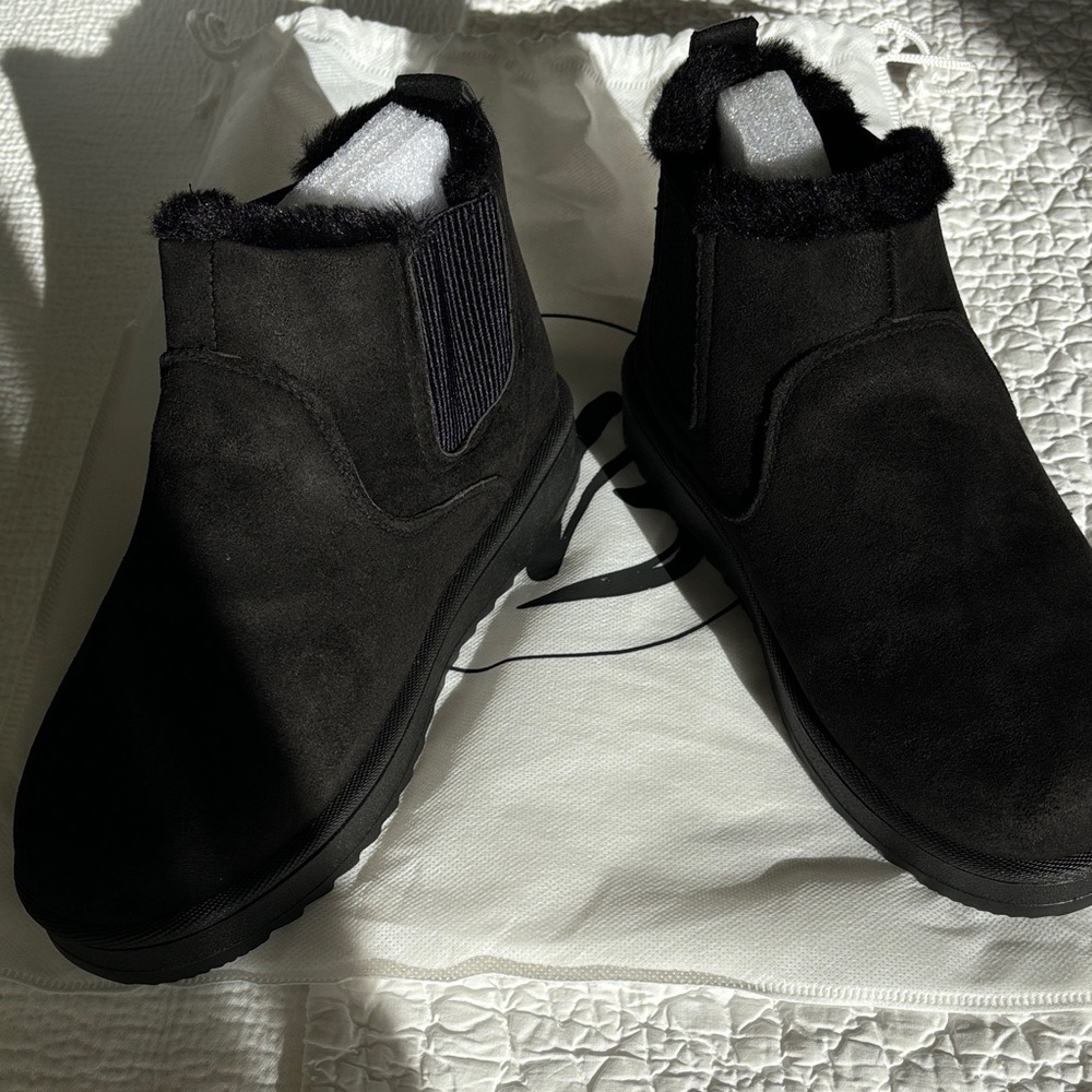 NWOT Short Winter Boot